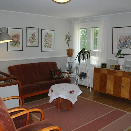 Labbnaes Semesterhem Guest house *
