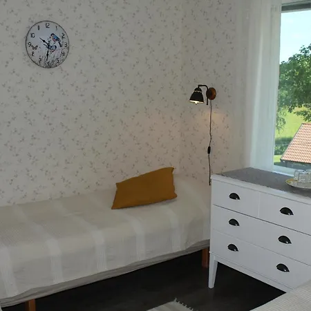 Labbnaes Semesterhem Guest house *