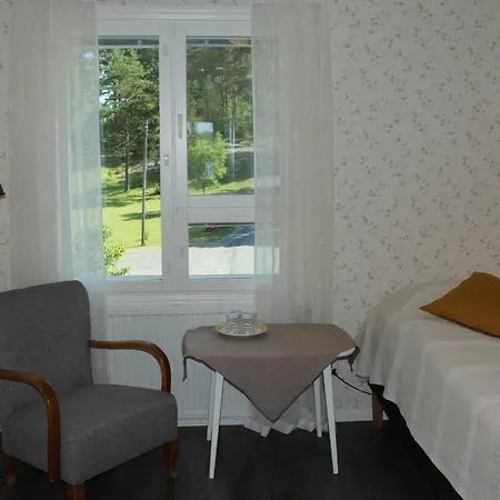 Labbnaes Semesterhem Guest house